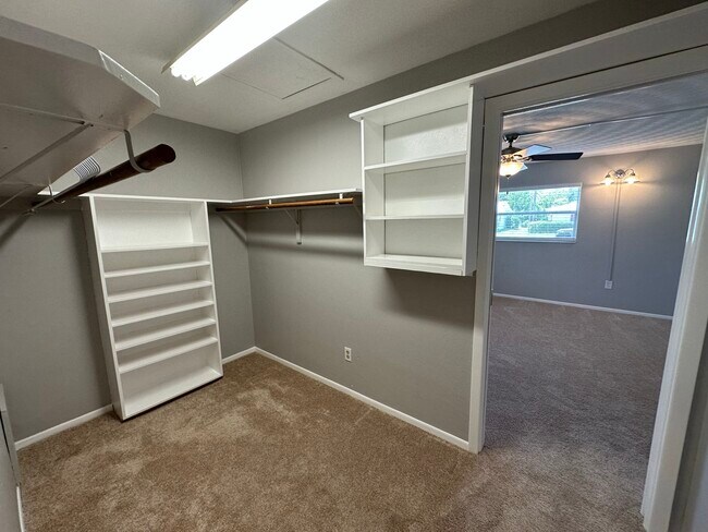 Foto del edificio - 3017 Lockwood Terrace