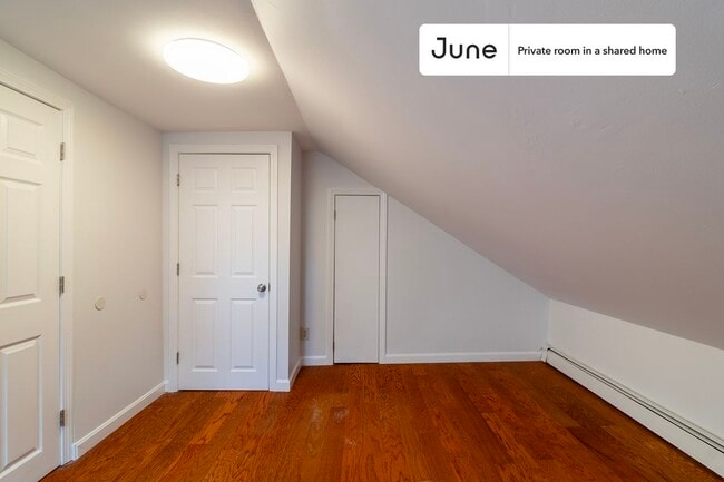 Building Photo - Room in Shared 4 bed/4 bath home