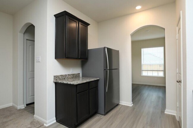 Foto del edificio - 569 Amberwood Pk Dr