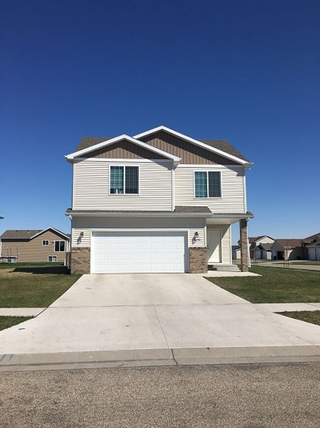 Building Photo - 3 Bed 3 Bath Single Family Home