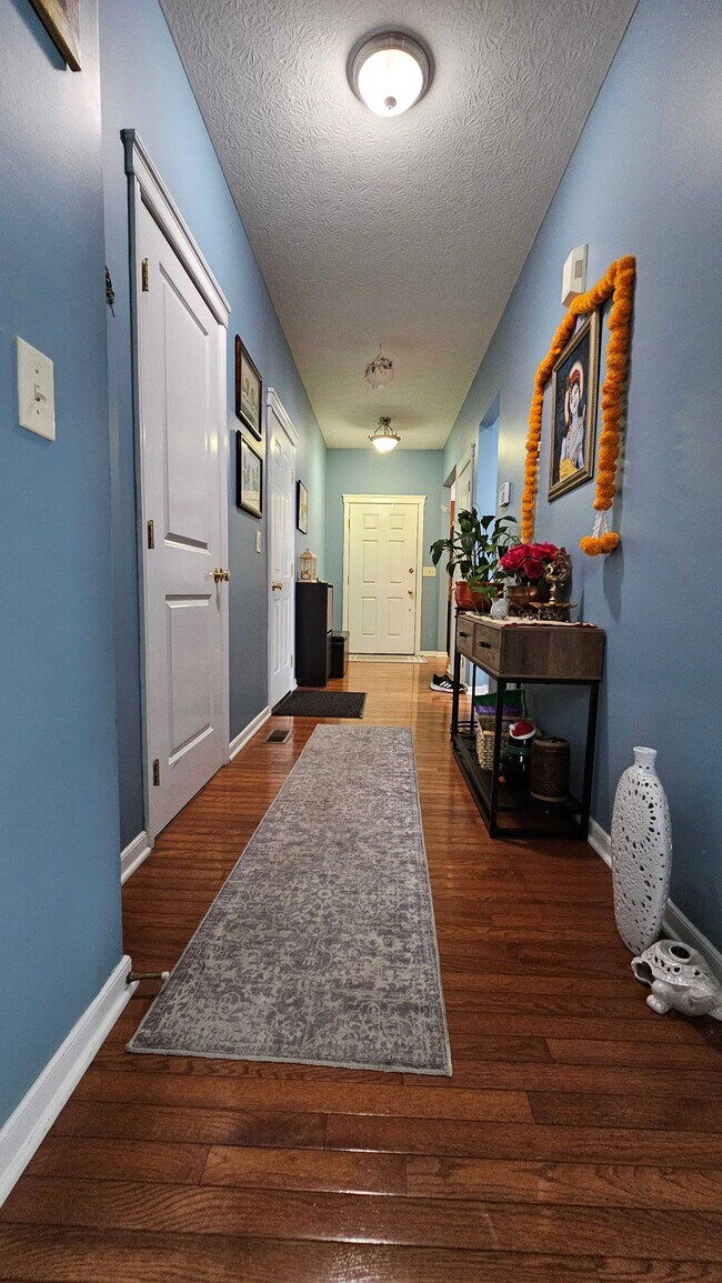 Foto del edificio - 5737 Sugarwood Dr