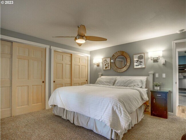 Building Photo - Large Unique Property Offering True Countr...