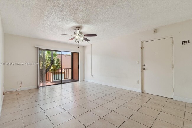 Foto del edificio - 10834 N Kendall Dr