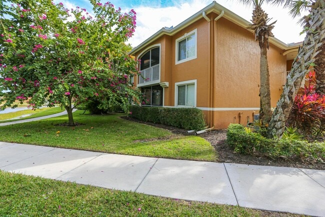 Building Photo - ** NAPOLI 1 BEDROOM 1 BATHROOM ON 1ST FLOO...