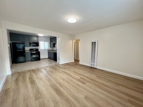 Building Photo - 5840 Lauretta St