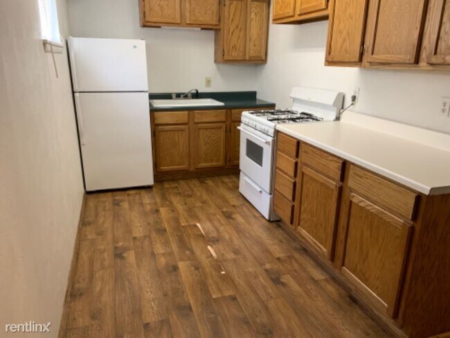 Building Photo - 1 br, 1 bath Apartment - 530 S Seward Ave