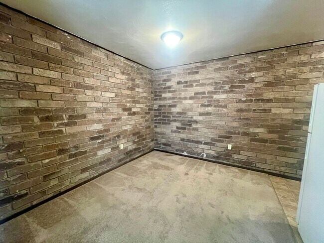 Foto del edificio - Charming One Bedroom Apartment! Lots of Na...