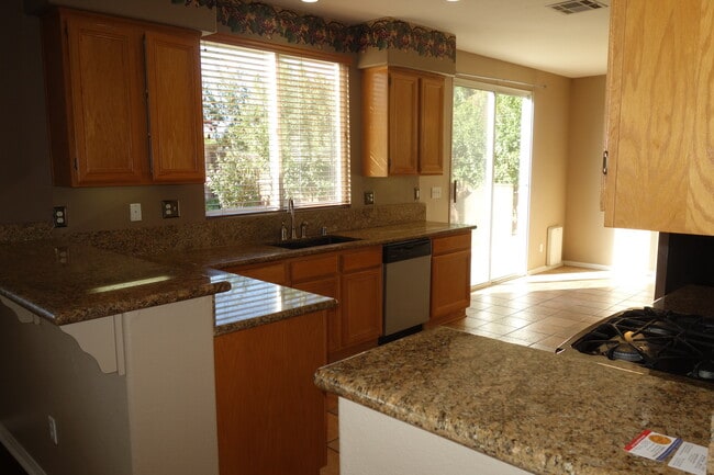 Building Photo - Paseo del Sol 4 Bedroom
