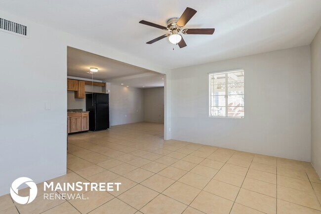 Building Photo - 2407 E Beverly Dr