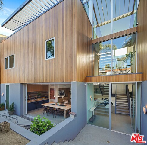 Building Photo - 1601 Shell Ave