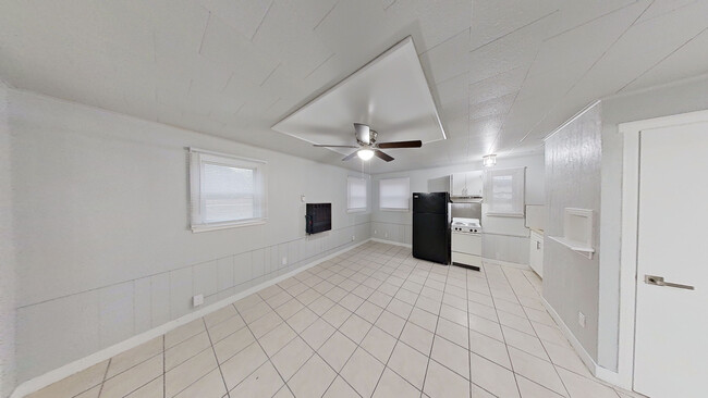 Building Photo - 3306 3rd St