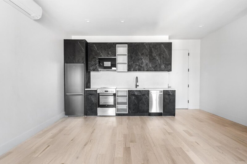 Foto principal - 193 Greenpoint Ave