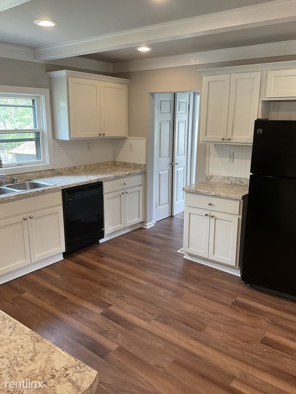 428 E Oak St, Oconomowoc, WI 53066 House Rental in Oconomowoc, WI