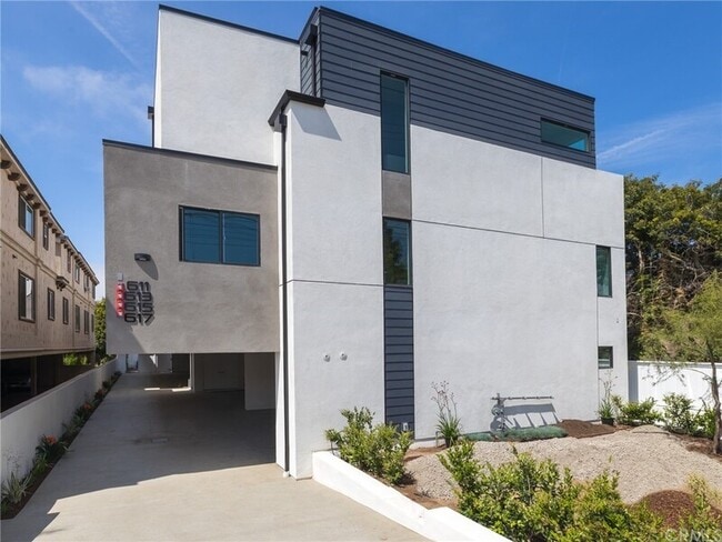 Building Photo - 617 Aviation Way