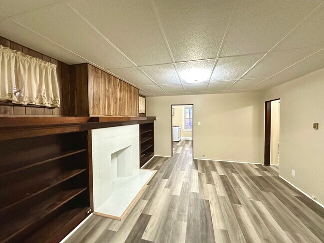 Building Photo - Updated 1 Bed/1 Bath Apartment in Greenfield - Private Deck, Central Heat & AC - Water/Sewage Inc...