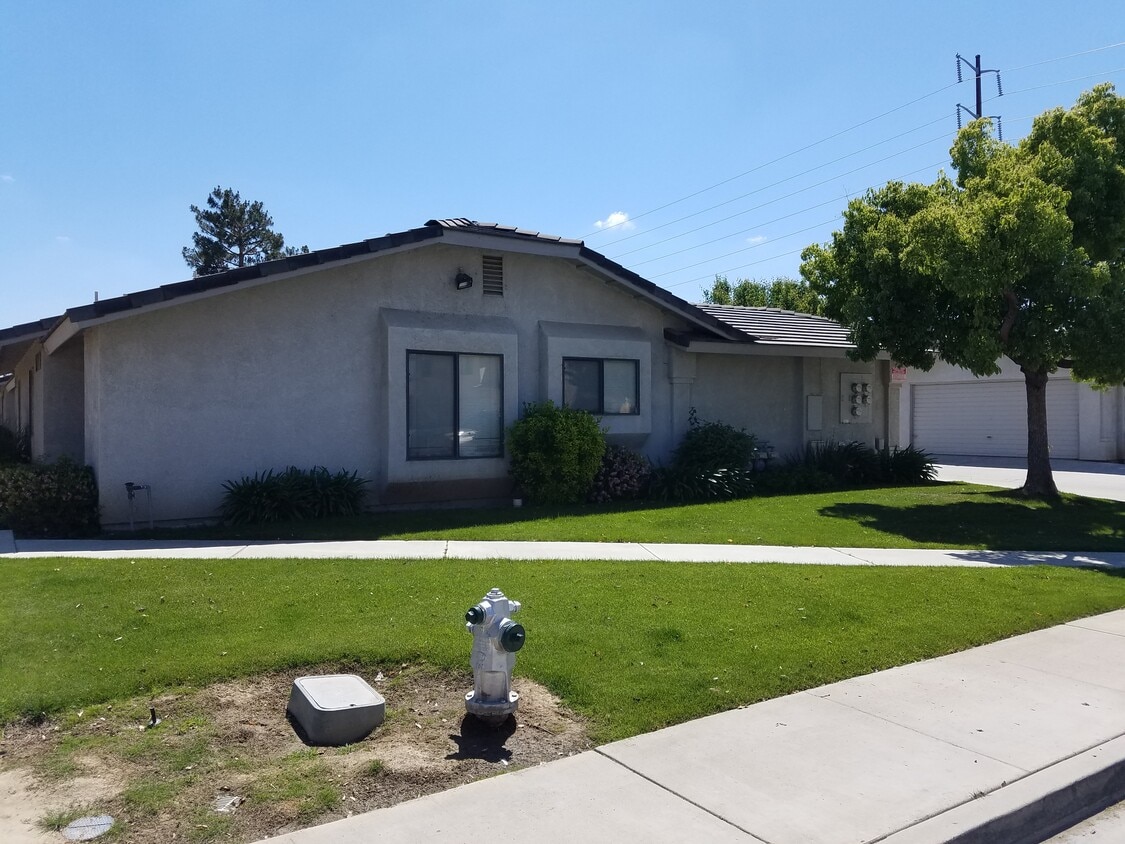 8409 Laborough Dr Unit d, Bakersfield, CA 93311 Apartments in