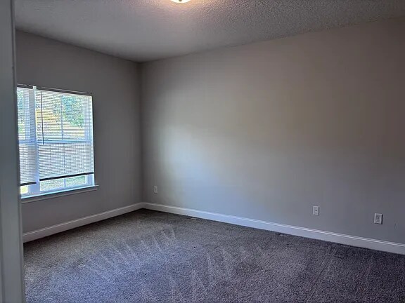 Building Photo - 597 Fairview Cir
