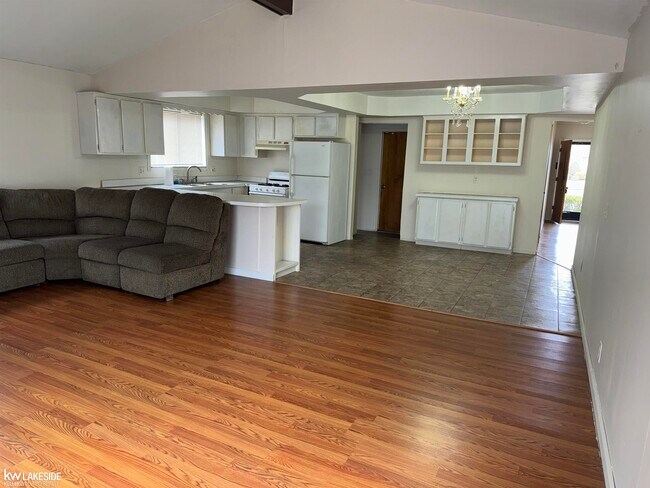 Building Photo - 3580 Veronica Dr