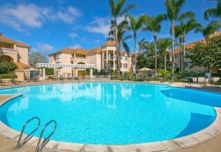 Building Photo - 550 Camino De La Reina