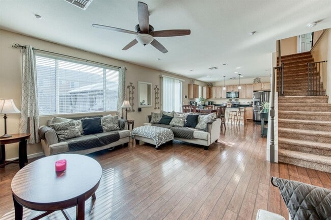 Building Photo - Wonderful 4 Bed / 2.5 Bath