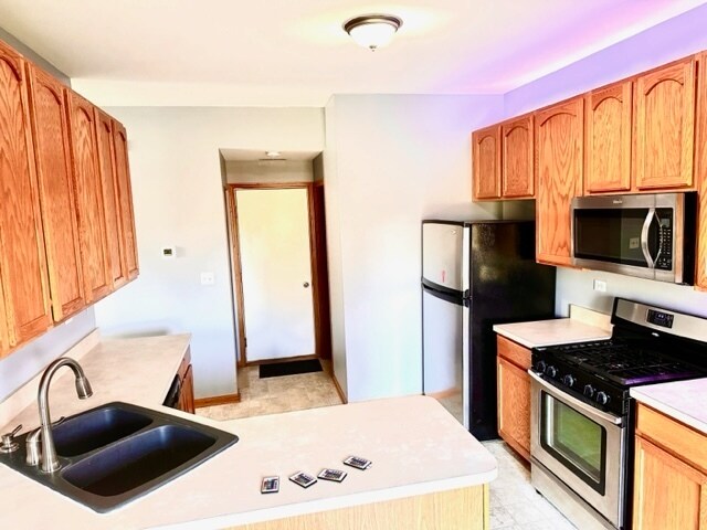 Building Photo - 16230 Golf View Dr