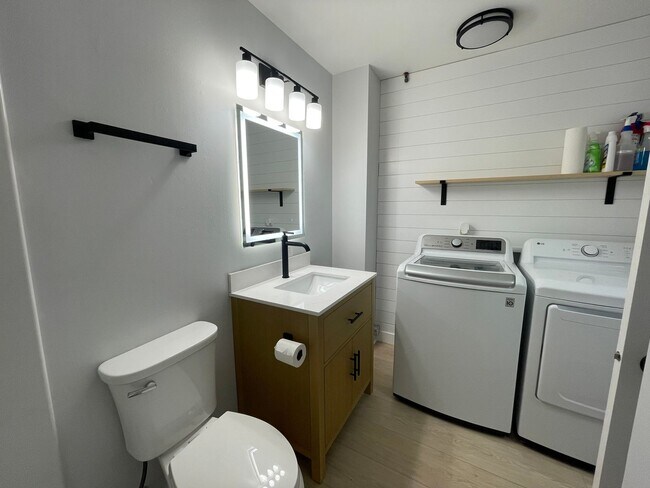 Foto del edificio - Three Bedroom Home in Portage