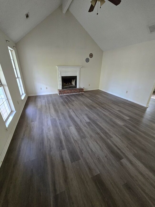 Building Photo - 5-30