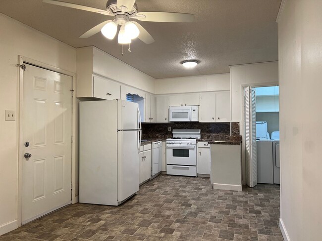 Building Photo - 5423 B St., Unit B, Little Rock AR 72205 -...
