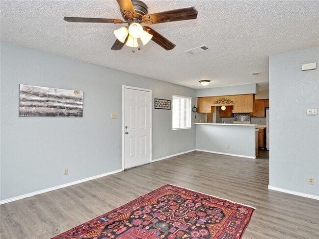 Foto del edificio - 5809 Spring Meadow Rd