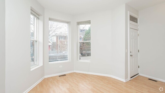 Building Photo - 815 N Fairfield Ave