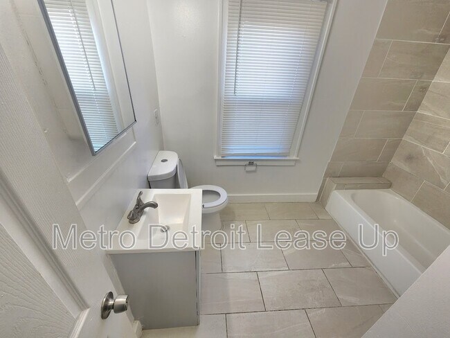 Foto del edificio - 3651 Buckingham