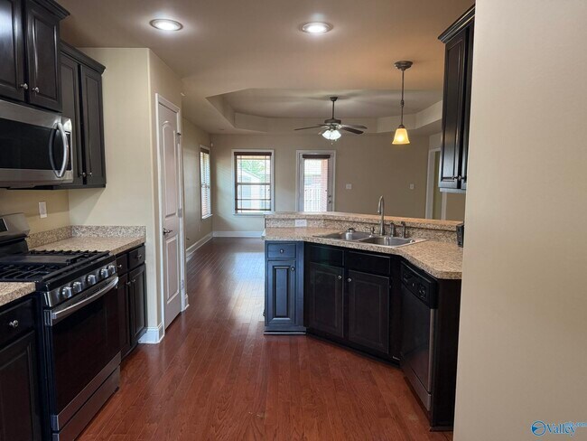 Foto del edificio - 612 Durbin Ln SW