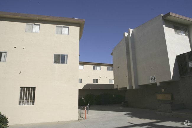 Building Photo - Oceanaire Townhomes