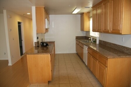 Foto del edificio - 18841 Topham St