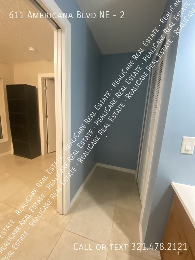 Foto del edificio - 611 Americana Blvd NE