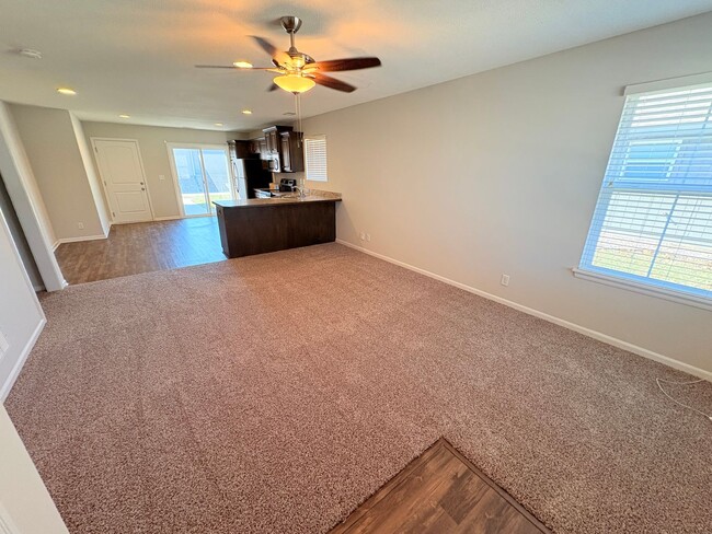 Foto del edificio - 2 Bed Single Level Home in Raymore