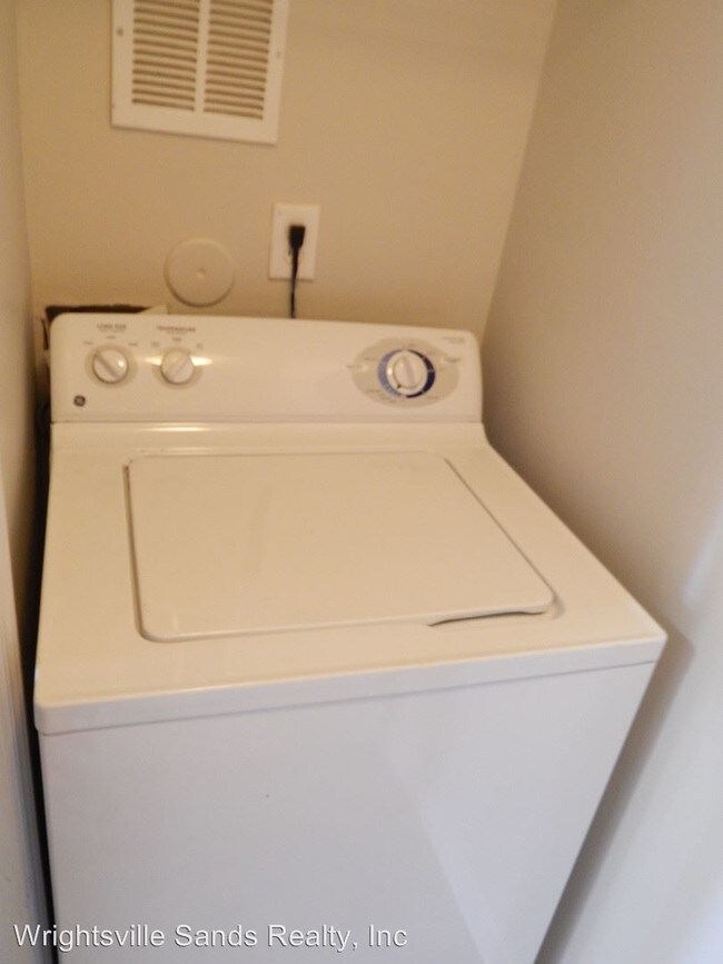 Foto del edificio - 2 br, 2 bath House - 805 March Court Unit K