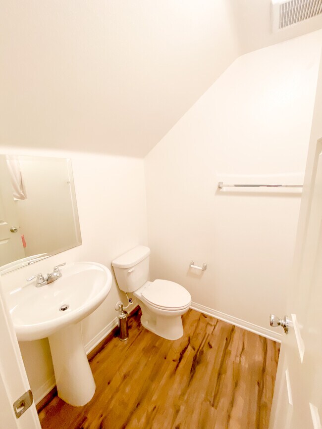 Foto del edificio - 5930 Ginger Dr