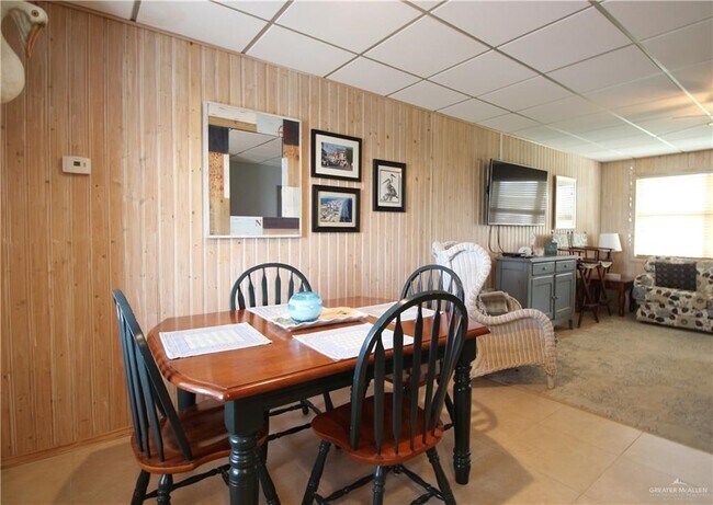 Foto del edificio - 200 W Sunny Isle Dr