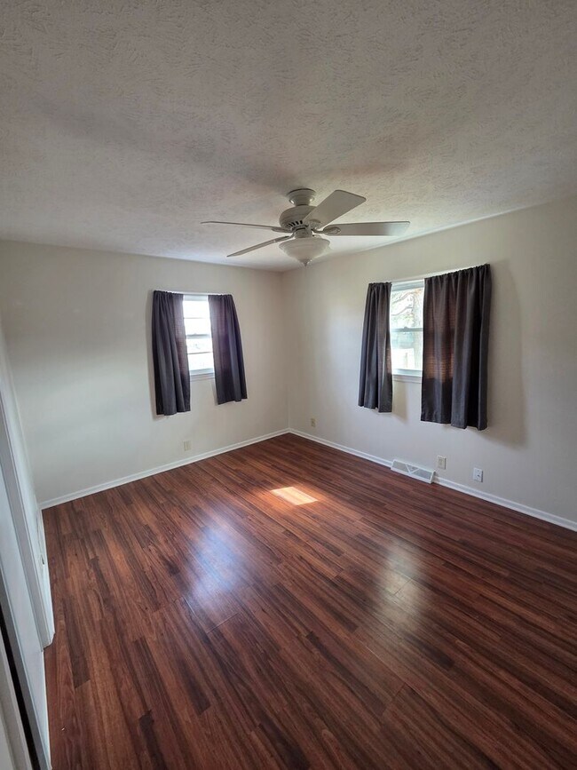 Foto del edificio - Newly remodeled 4/2/2 with fenced in backyard