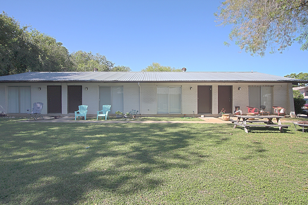 Foto del edificio - 1209 Hollow Creek Dr