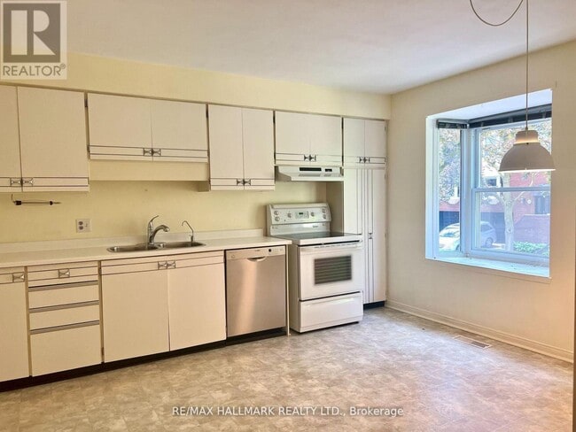 Building Photo - 1 Red Maple Ct