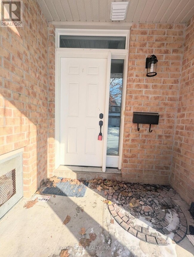 Building Photo - 210 Talltree Crescent