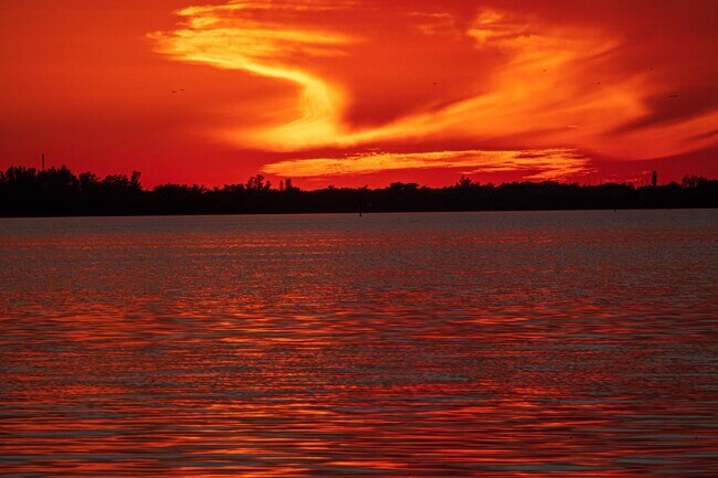 Building Photo - 7618 4th Ave W