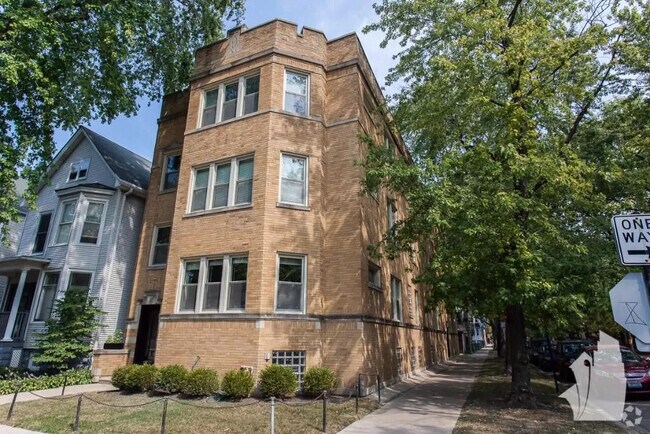 Building Photo - 1516 W Waveland Ave