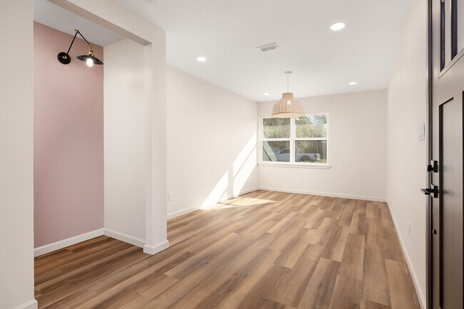 Foto del edificio - A Fresh Start on Orchid Ave!