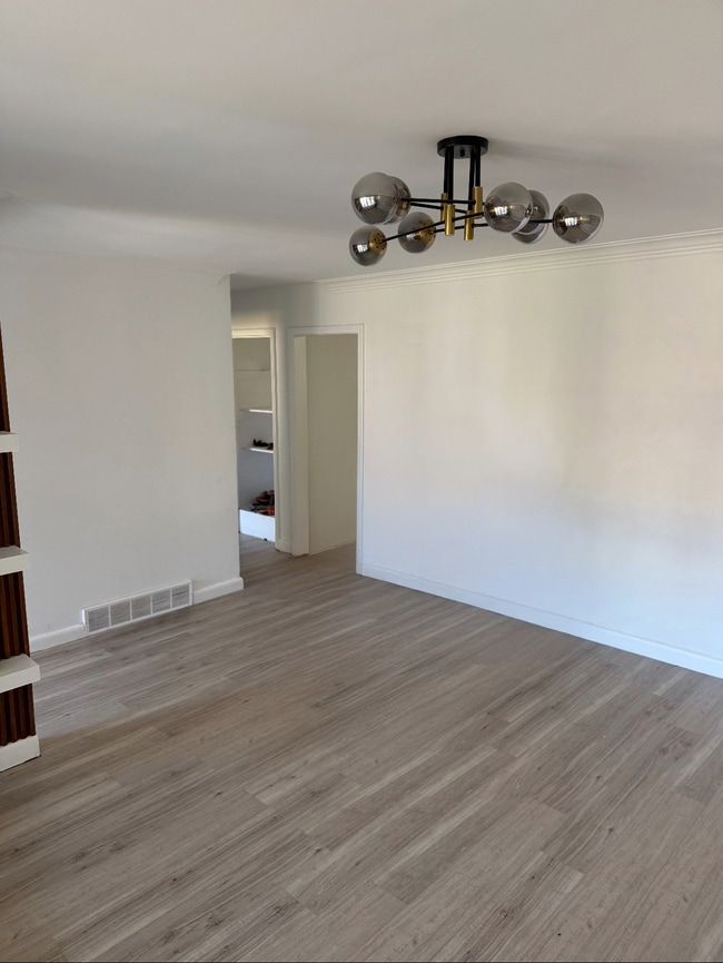 Salon - 73 Thomas St