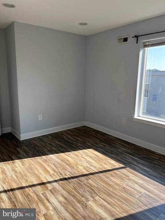 Building Photo - 1257 N Newkirk St