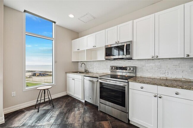 Building Photo - 500 Seawall Blvd