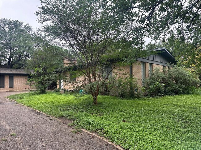 Foto del edificio - 8910 Little Walnut Pkwy